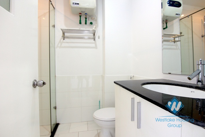 Lake view apartment available for rent in Quang An street, Tay Ho, Hanoi 